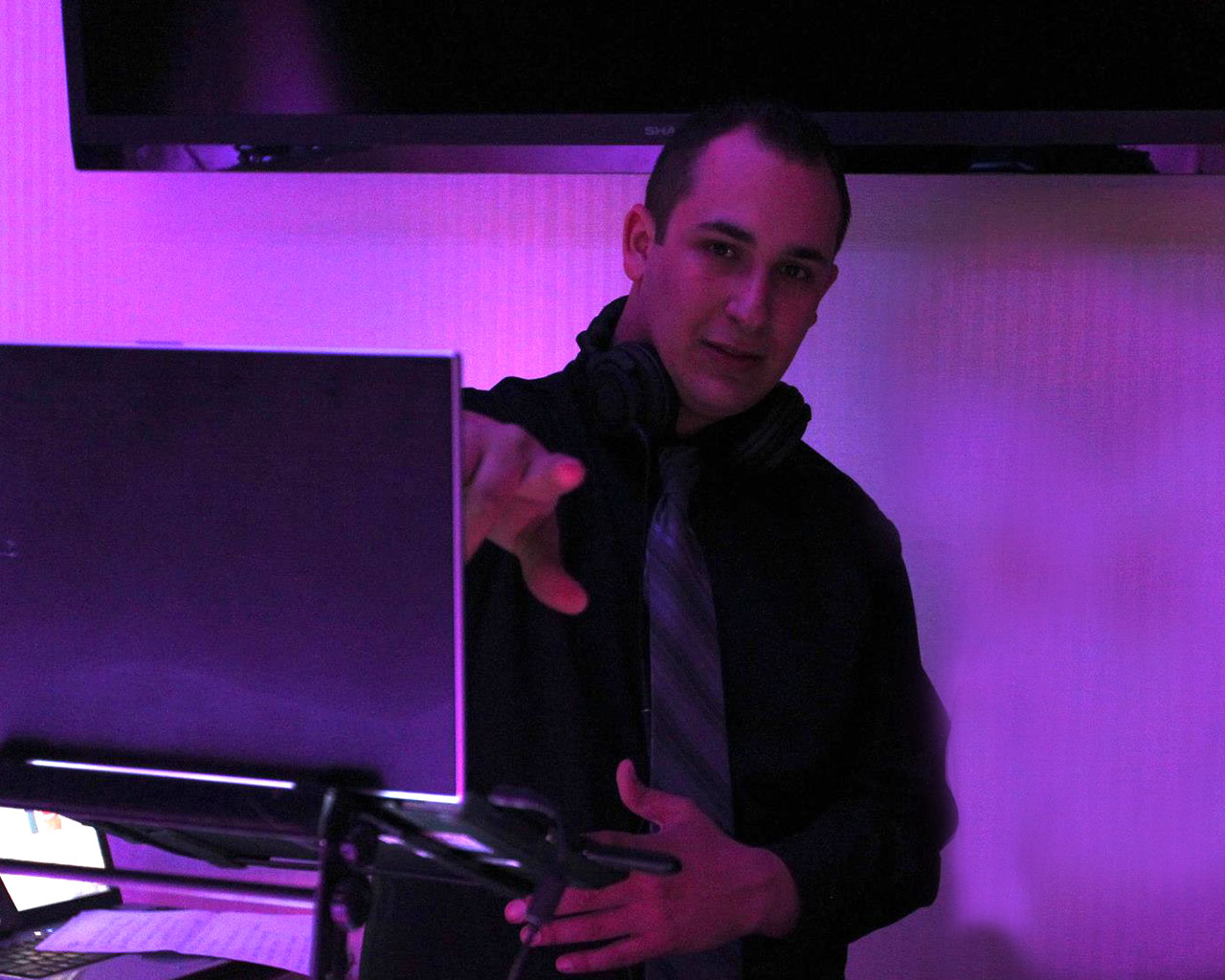 John - Disc Jockey in Queens NY - Specializing in Weddings and Sweet 16s
